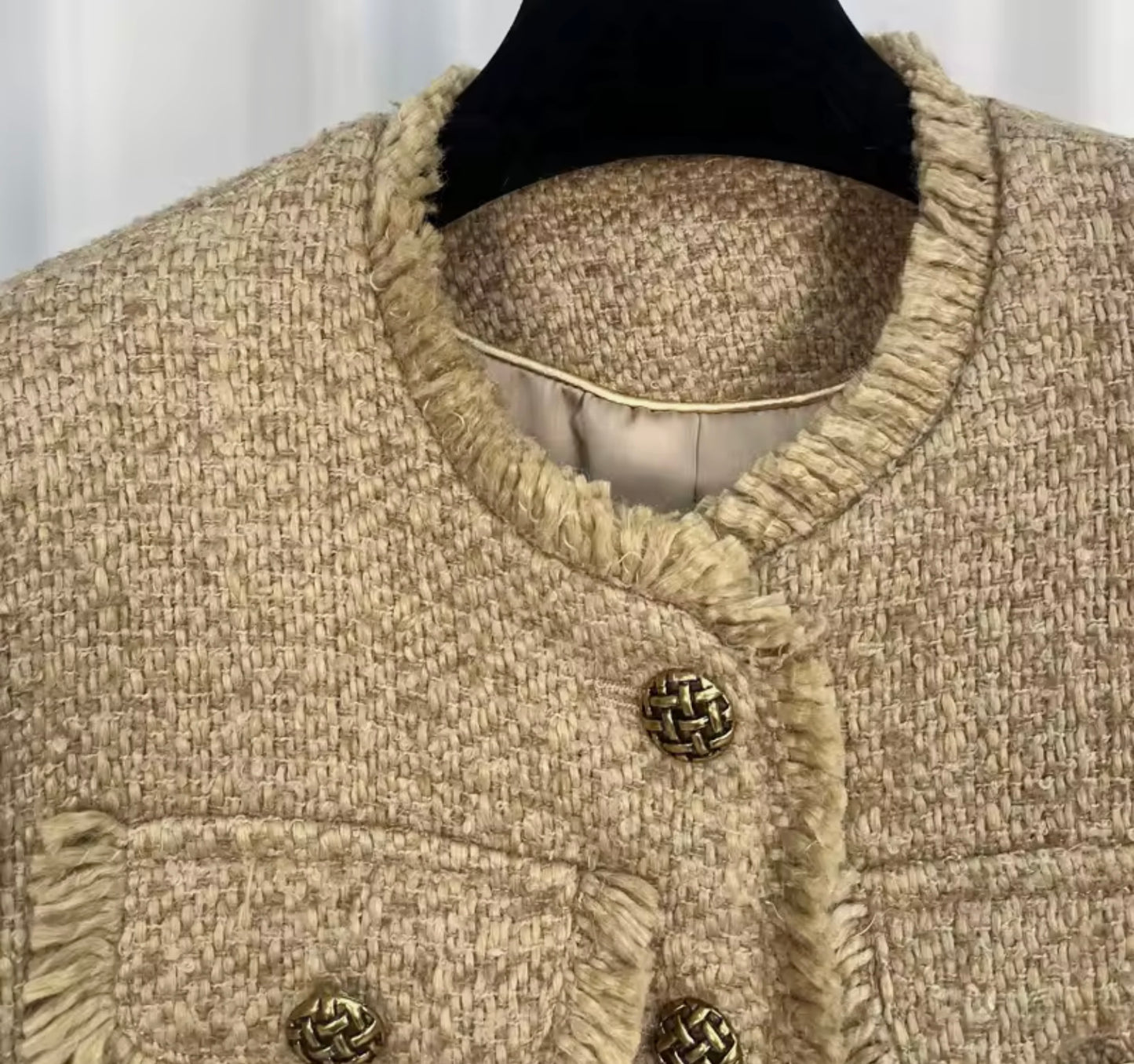 Luxury Beige Tweed Jacket – Women’s Round Neck Retro Single-Breasted Blazer with Decorative Pockets | Celebrity-Inspired High-End Fashion