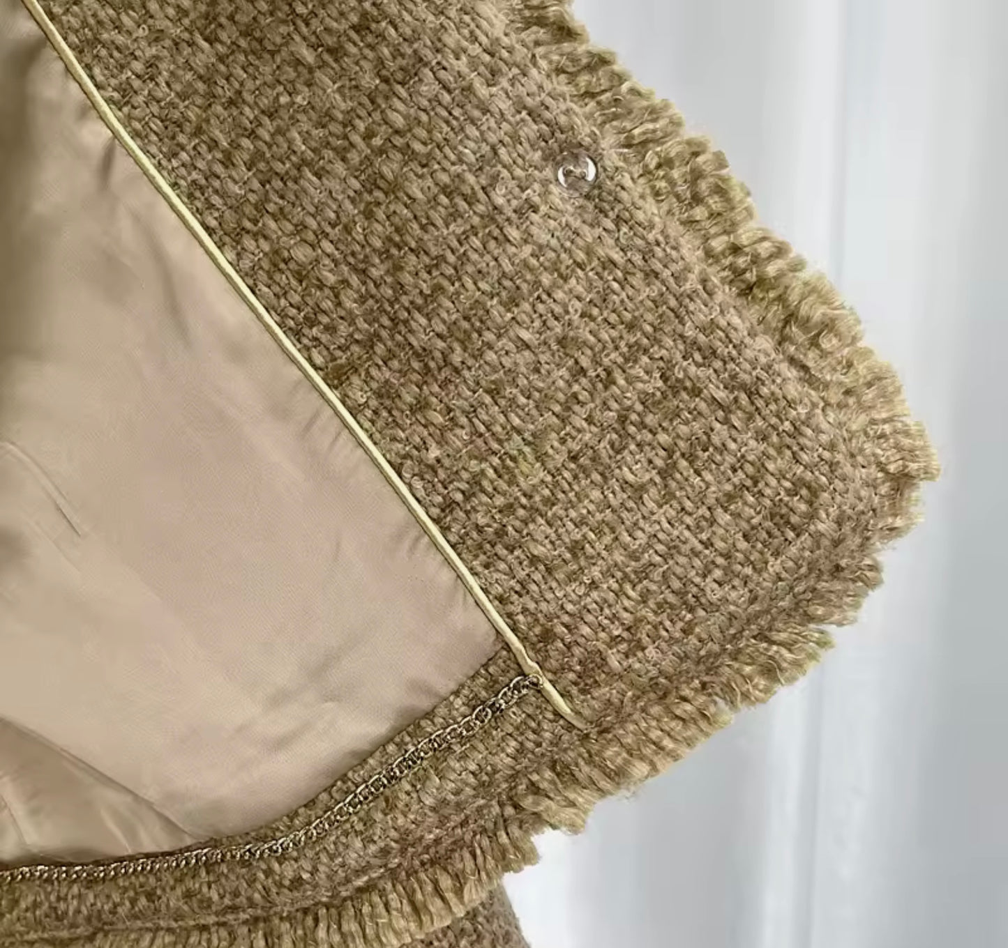 Luxury Beige Tweed Jacket – Women’s Round Neck Retro Single-Breasted Blazer with Decorative Pockets | Celebrity-Inspired High-End Fashion