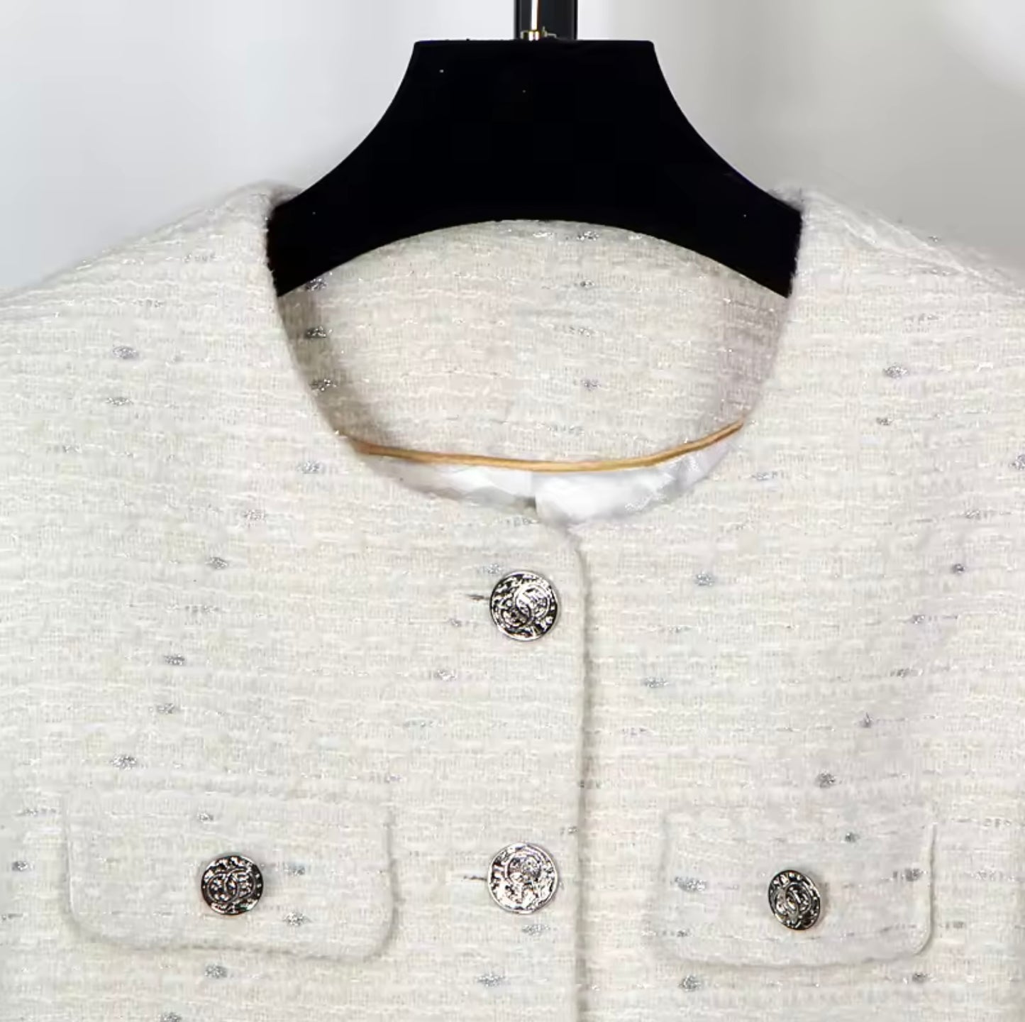 Luxury White Tweed Jacket – Women’s Round Neck Single-Breasted Blazer with Crystal Buttons | Elegant Celebrity-Inspired Fashion