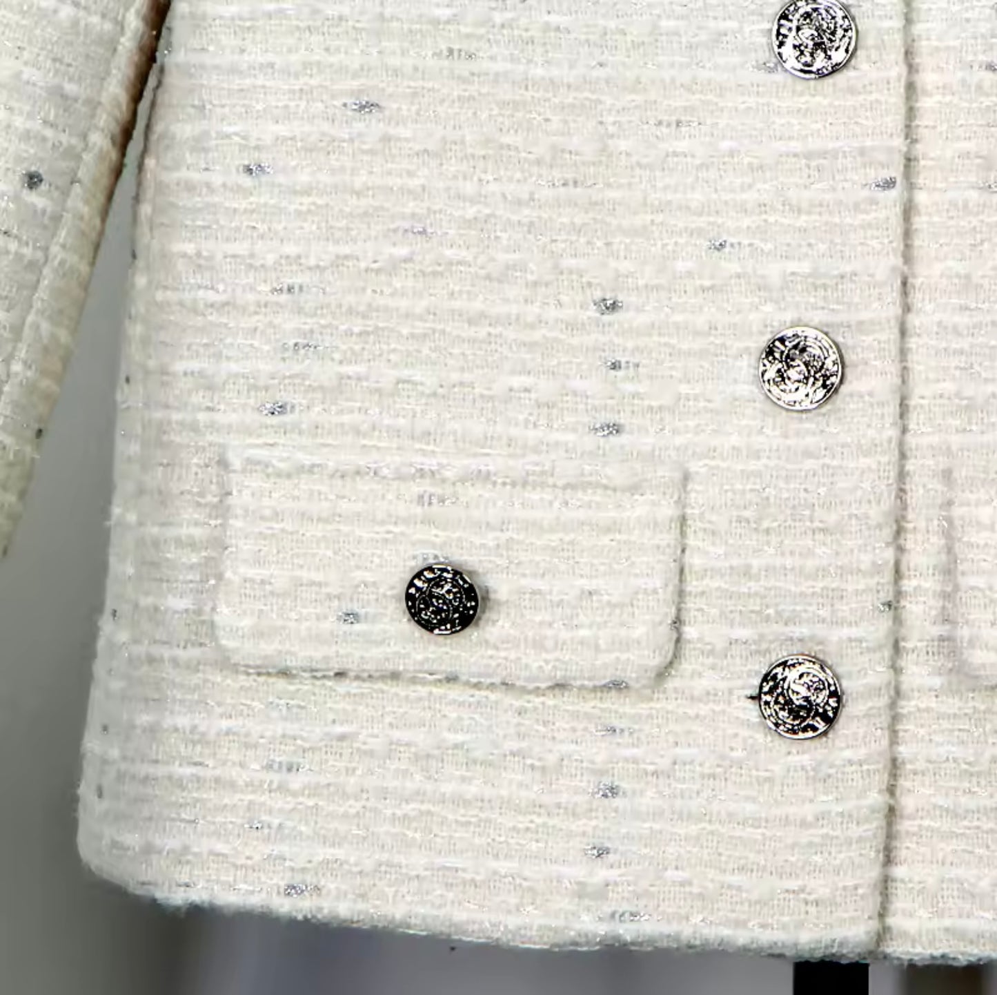 Luxury White Tweed Jacket – Women’s Round Neck Single-Breasted Blazer with Crystal Buttons | Elegant Celebrity-Inspired Fashion